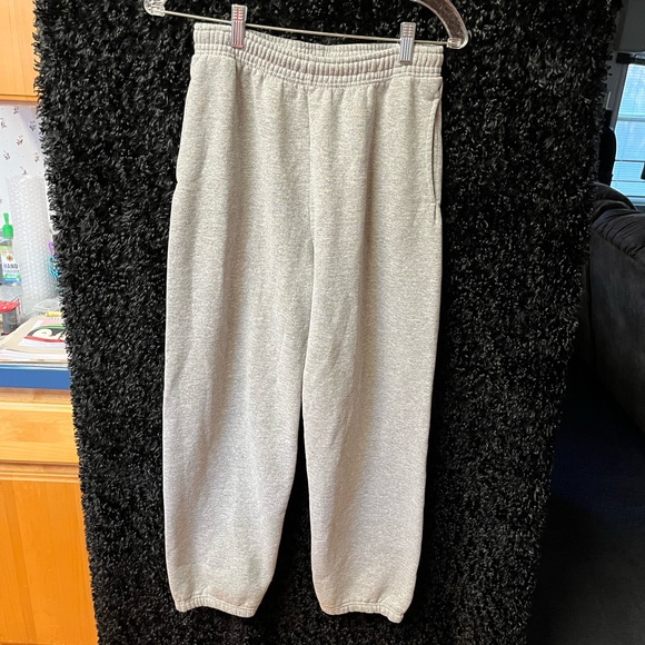 Mens (MED) WILSON Gray Sweats w/side pockets great condition - Picture 2 of 5